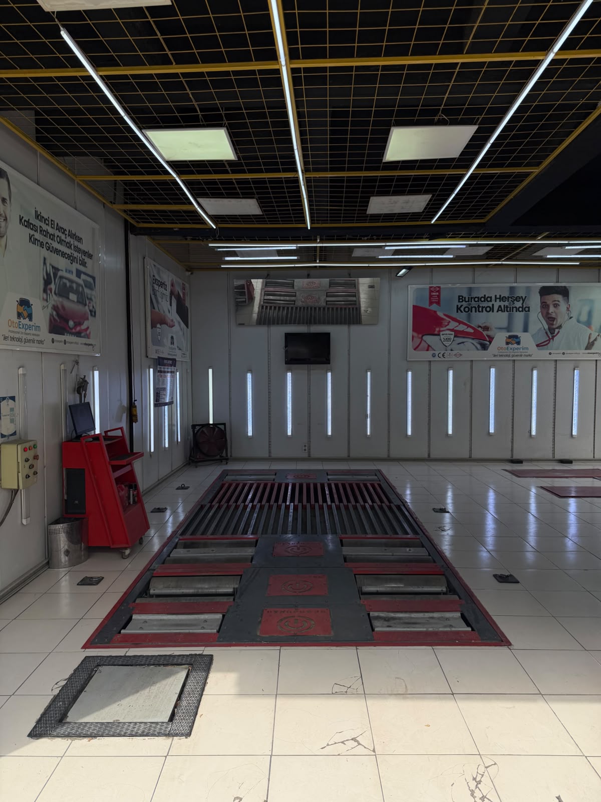 Oto Experim İzmir şubesinin fren süspansiyon ve performans test hattı